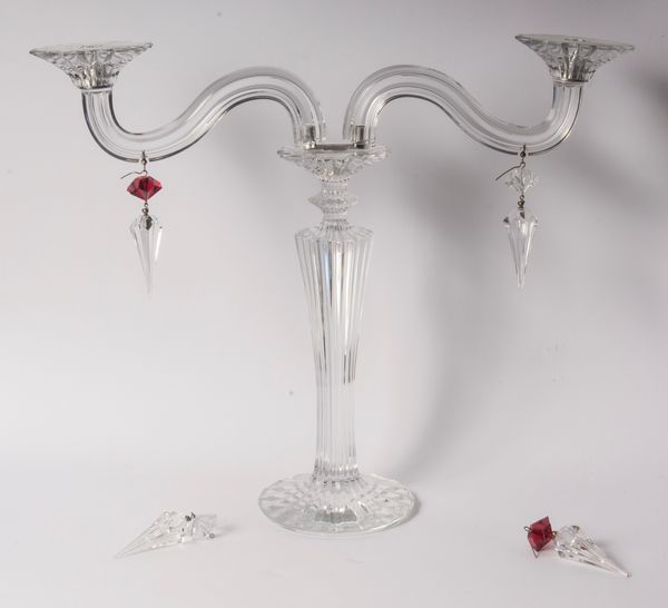 Candeliere in cristallo di Baccarat a due luci  - Asta Smart Auction: arredi, dipinti, sculture, strumenti musicali, ceramiche e altro a prezzi vantaggiosi - Associazione Nazionale - Case d'Asta italiane