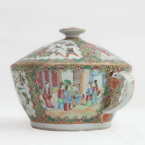 Recipiente in porcellana policroma,  - Asta Smart Auction: arredi, dipinti, sculture, strumenti musicali, ceramiche e altro a prezzi vantaggiosi - Associazione Nazionale - Case d'Asta italiane