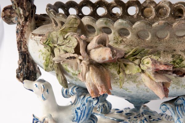 Centrotavola in ceramica policroma  - Asta Smart Auction: arredi, dipinti, sculture, strumenti musicali, ceramiche e altro a prezzi vantaggiosi - Associazione Nazionale - Case d'Asta italiane