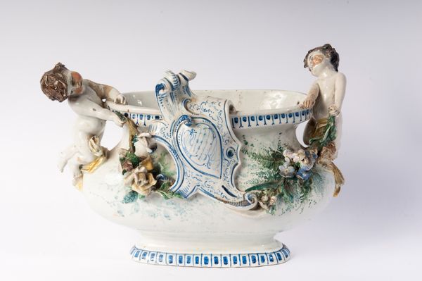 centrotavola in ceramica bianca  - Asta Smart Auction: arredi, dipinti, sculture, strumenti musicali, ceramiche e altro a prezzi vantaggiosi - Associazione Nazionale - Case d'Asta italiane