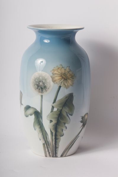 Vaso in porcellana a bocciolo con alta spalla arrotondata  - Asta Smart Auction: arredi, dipinti, sculture, strumenti musicali, ceramiche e altro a prezzi vantaggiosi - Associazione Nazionale - Case d'Asta italiane