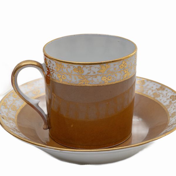 Lotto di due tazze a litron in porcellana policroma  - Asta Smart Auction: arredi, dipinti, sculture, strumenti musicali, ceramiche e altro a prezzi vantaggiosi - Associazione Nazionale - Case d'Asta italiane