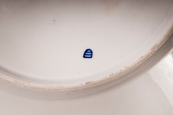 Lotto di due piatti da coltello  - Asta Smart Auction: arredi, dipinti, sculture, strumenti musicali, ceramiche e altro a prezzi vantaggiosi - Associazione Nazionale - Case d'Asta italiane