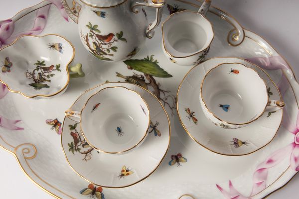 Lotto di un vassoio in porcellana  - Asta Smart Auction: arredi, dipinti, sculture, strumenti musicali, ceramiche e altro a prezzi vantaggiosi - Associazione Nazionale - Case d'Asta italiane