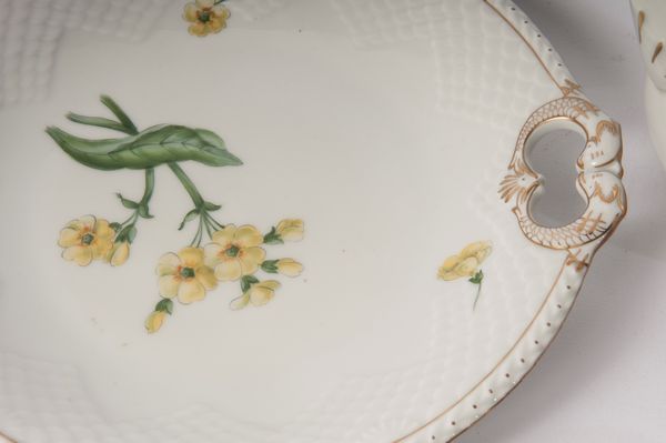 Servizio da caffè in porcellana bianca  - Asta Smart Auction: arredi, dipinti, sculture, strumenti musicali, ceramiche e altro a prezzi vantaggiosi - Associazione Nazionale - Case d'Asta italiane