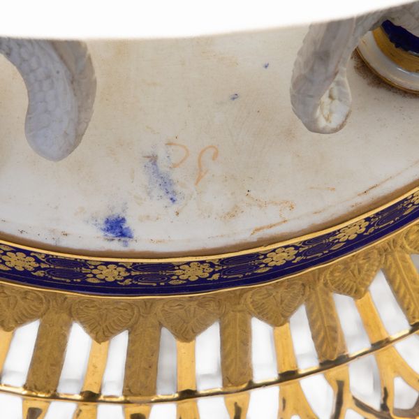Alzata centrotavola,  - Asta Smart Auction: arredi, dipinti, sculture, strumenti musicali, ceramiche e altro a prezzi vantaggiosi - Associazione Nazionale - Case d'Asta italiane