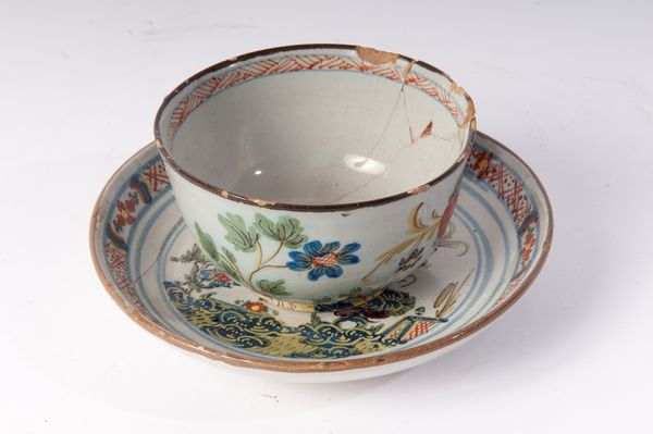 Lotto di due tazze da caffè con piatto  - Asta Smart Auction: arredi, dipinti, sculture, strumenti musicali, ceramiche e altro a prezzi vantaggiosi - Associazione Nazionale - Case d'Asta italiane