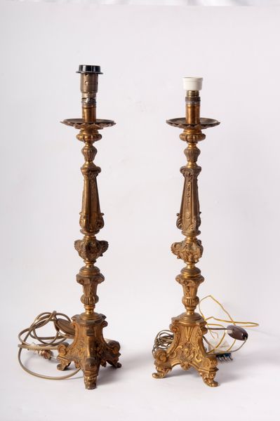 Lotto di due candelieri  in ottone elettrificati  - Asta Smart Auction: arredi, dipinti, sculture, strumenti musicali, ceramiche e altro a prezzi vantaggiosi - Associazione Nazionale - Case d'Asta italiane