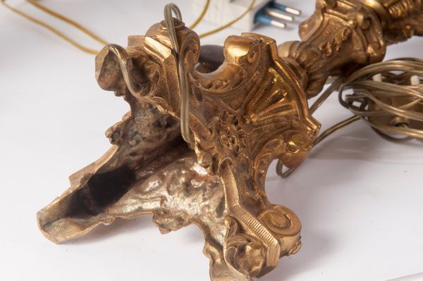 Lotto di due candelieri  in ottone elettrificati  - Asta Smart Auction: arredi, dipinti, sculture, strumenti musicali, ceramiche e altro a prezzi vantaggiosi - Associazione Nazionale - Case d'Asta italiane