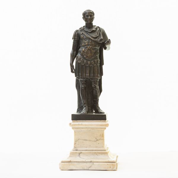 Giulio Cesare loricato, dal motivo archeologico  - Asta Smart Auction: arredi, dipinti, sculture, strumenti musicali, ceramiche e altro a prezzi vantaggiosi - Associazione Nazionale - Case d'Asta italiane