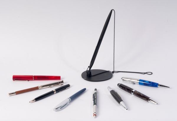 Lotto di sette penne e due matite:  - Asta Smart Auction: arredi, dipinti, sculture, strumenti musicali, ceramiche e altro a prezzi vantaggiosi - Associazione Nazionale - Case d'Asta italiane