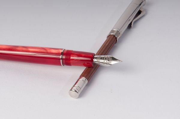 Lotto di sette penne e due matite:  - Asta Smart Auction: arredi, dipinti, sculture, strumenti musicali, ceramiche e altro a prezzi vantaggiosi - Associazione Nazionale - Case d'Asta italiane