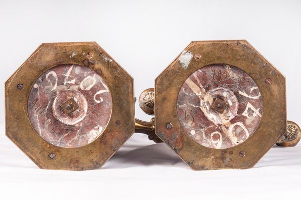 Coppia di candelieri a due luci  - Asta Smart Auction: arredi, dipinti, sculture, strumenti musicali, ceramiche e altro a prezzi vantaggiosi - Associazione Nazionale - Case d'Asta italiane