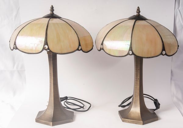 Coppia di abat jour in ottone e resina  - Asta Smart Auction: arredi, dipinti, sculture, strumenti musicali, ceramiche e altro a prezzi vantaggiosi - Associazione Nazionale - Case d'Asta italiane