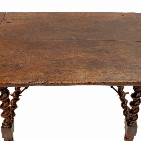 Tavolo da centro in legno di noce,  - Asta Smart Auction: arredi, dipinti, sculture, strumenti musicali, ceramiche e altro a prezzi vantaggiosi - Associazione Nazionale - Case d'Asta italiane