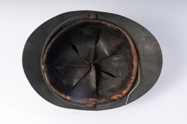 Elmetto della I guerra mondiale  - Asta Smart Auction: arredi, dipinti, sculture, strumenti musicali, ceramiche e altro a prezzi vantaggiosi - Associazione Nazionale - Case d'Asta italiane