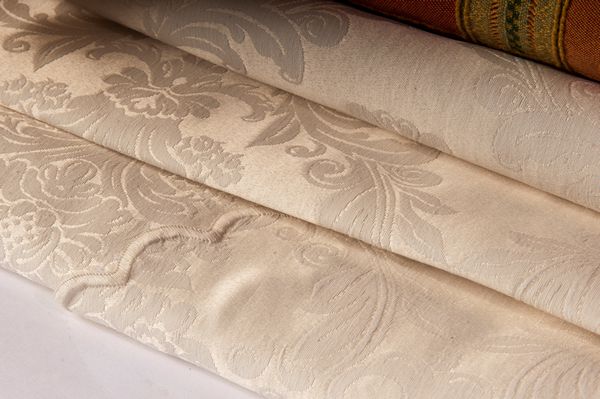 Lotto di quattordici tovaglie  - Asta Smart Auction: arredi, dipinti, sculture, strumenti musicali, ceramiche e altro a prezzi vantaggiosi - Associazione Nazionale - Case d'Asta italiane