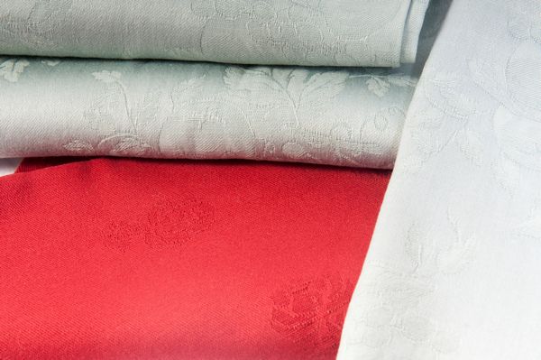 Lotto di quattordici tovaglie  - Asta Smart Auction: arredi, dipinti, sculture, strumenti musicali, ceramiche e altro a prezzi vantaggiosi - Associazione Nazionale - Case d'Asta italiane