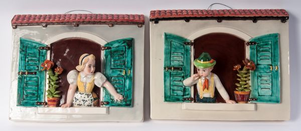 Lui e Lei ,Coppia di placche in rilievo,  - Asta Smart Auction: arredi, dipinti, sculture, strumenti musicali, ceramiche e altro a prezzi vantaggiosi - Associazione Nazionale - Case d'Asta italiane