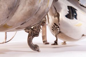 Lotto di quindici oggetti in metallo argentato e sheffield  - Asta Smart Auction: arredi, dipinti, sculture, strumenti musicali, ceramiche e altro a prezzi vantaggiosi - Associazione Nazionale - Case d'Asta italiane