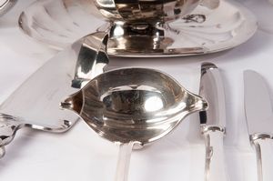 Servizio da ventiquattro in metallo Christofle  - Asta Smart Auction: arredi, dipinti, sculture, strumenti musicali, ceramiche e altro a prezzi vantaggiosi - Associazione Nazionale - Case d'Asta italiane