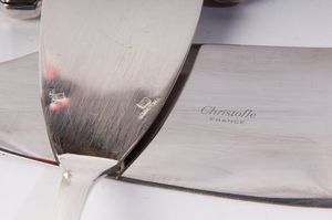 Servizio da ventiquattro in metallo Christofle  - Asta Smart Auction: arredi, dipinti, sculture, strumenti musicali, ceramiche e altro a prezzi vantaggiosi - Associazione Nazionale - Case d'Asta italiane