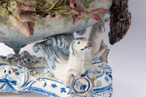 Centrotavola in ceramica policroma  - Asta Smart Auction: arredi, dipinti, sculture, strumenti musicali, ceramiche e altro a prezzi vantaggiosi - Associazione Nazionale - Case d'Asta italiane