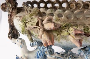 Centrotavola in ceramica policroma  - Asta Smart Auction: arredi, dipinti, sculture, strumenti musicali, ceramiche e altro a prezzi vantaggiosi - Associazione Nazionale - Case d'Asta italiane