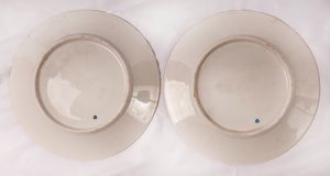 Lotto di due piatti da coltello  - Asta Smart Auction: arredi, dipinti, sculture, strumenti musicali, ceramiche e altro a prezzi vantaggiosi - Associazione Nazionale - Case d'Asta italiane