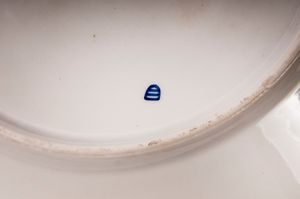 Lotto di due piatti da coltello  - Asta Smart Auction: arredi, dipinti, sculture, strumenti musicali, ceramiche e altro a prezzi vantaggiosi - Associazione Nazionale - Case d'Asta italiane