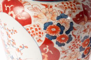 Coppia di vasi in porcellana  - Asta Smart Auction: arredi, dipinti, sculture, strumenti musicali, ceramiche e altro a prezzi vantaggiosi - Associazione Nazionale - Case d'Asta italiane