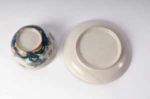 Lotto di due tazze da caffè con piatto  - Asta Smart Auction: arredi, dipinti, sculture, strumenti musicali, ceramiche e altro a prezzi vantaggiosi - Associazione Nazionale - Case d'Asta italiane