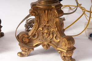 Lotto di due candelieri  in ottone elettrificati  - Asta Smart Auction: arredi, dipinti, sculture, strumenti musicali, ceramiche e altro a prezzi vantaggiosi - Associazione Nazionale - Case d'Asta italiane