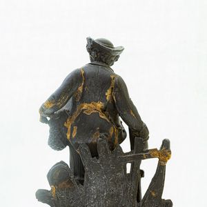 Cacciatore , scultura a tutto tondo in antimonio  con tracce di doratura  - Asta Smart Auction: arredi, dipinti, sculture, strumenti musicali, ceramiche e altro a prezzi vantaggiosi - Associazione Nazionale - Case d'Asta italiane