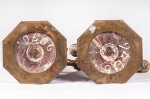 Coppia di candelieri a due luci  - Asta Smart Auction: arredi, dipinti, sculture, strumenti musicali, ceramiche e altro a prezzi vantaggiosi - Associazione Nazionale - Case d'Asta italiane