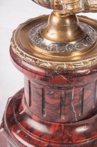 Coppia di candelieri a due luci  - Asta Smart Auction: arredi, dipinti, sculture, strumenti musicali, ceramiche e altro a prezzi vantaggiosi - Associazione Nazionale - Case d'Asta italiane