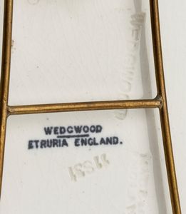 Wedgwood : Orologio da tavolo in ceramica  - Asta Smart Auction: arredi, dipinti, sculture, strumenti musicali, ceramiche e altro a prezzi vantaggiosi - Associazione Nazionale - Case d'Asta italiane