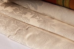 Lotto di quattordici tovaglie  - Asta Smart Auction: arredi, dipinti, sculture, strumenti musicali, ceramiche e altro a prezzi vantaggiosi - Associazione Nazionale - Case d'Asta italiane