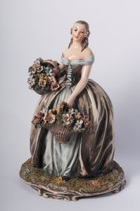 Fanciulla con cestino e fiori  - Asta Smart Auction: arredi, dipinti, sculture, strumenti musicali, ceramiche e altro a prezzi vantaggiosi - Associazione Nazionale - Case d'Asta italiane
