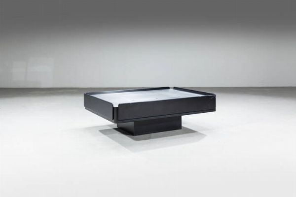 VICO MAGISTRETTI : Tavolino contenitore mod. Caori  - Asta Design - Associazione Nazionale - Case d'Asta italiane