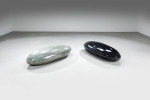 PRODUZIONE ITALIANA - Coppia di pouff a forma di sasso