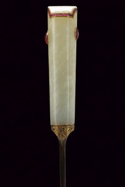 Bellissimo kard con impugnatura in giada decorata con rubini  - Asta Rare Armi Antiche e Militaria da tutto il mondo - Associazione Nazionale - Case d'Asta italiane