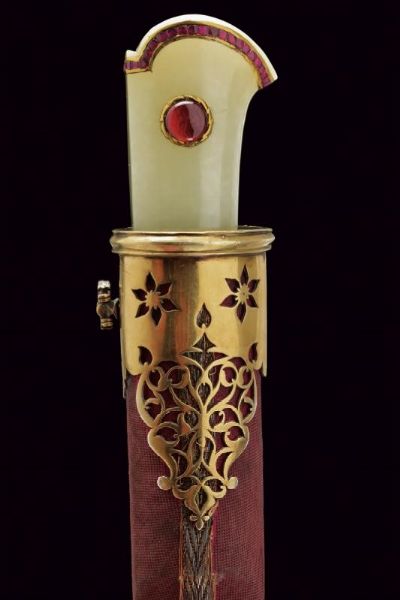 Bellissimo kard con impugnatura in giada decorata con rubini  - Asta Rare Armi Antiche e Militaria da tutto il mondo - Associazione Nazionale - Case d'Asta italiane