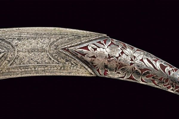 Bel kandshar con fodero decorato in argento  - Asta Rare Armi Antiche e Militaria da tutto il mondo - Associazione Nazionale - Case d'Asta italiane