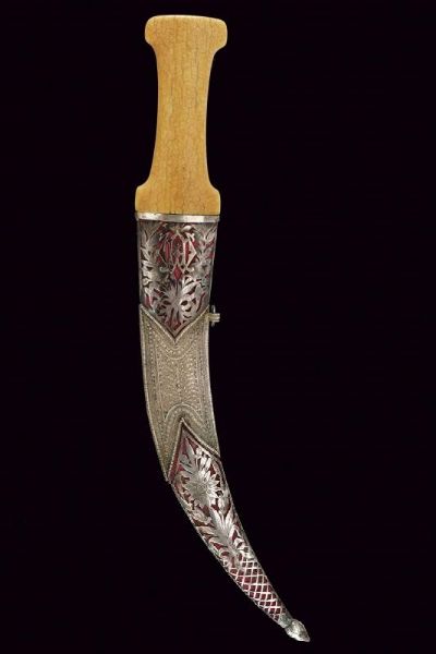 Bel kandshar con fodero decorato in argento  - Asta Rare Armi Antiche e Militaria da tutto il mondo - Associazione Nazionale - Case d'Asta italiane