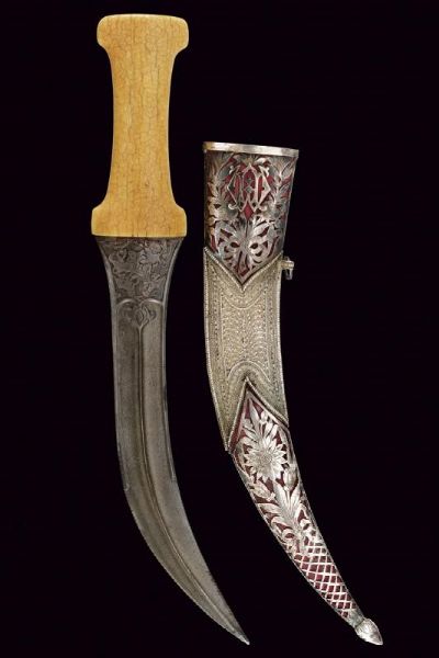 Bel kandshar con fodero decorato in argento  - Asta Rare Armi Antiche e Militaria da tutto il mondo - Associazione Nazionale - Case d'Asta italiane