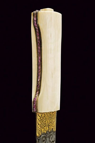 Raffinata jambiya decorata con pietre  - Asta Rare Armi Antiche e Militaria da tutto il mondo - Associazione Nazionale - Case d'Asta italiane