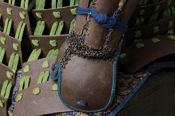 Okegawa Nimai-do Gusoku con Hineno Zu-nari Kabuto (armatura da samurai)  - Asta Rare Armi Antiche e Militaria da tutto il mondo - Associazione Nazionale - Case d'Asta italiane