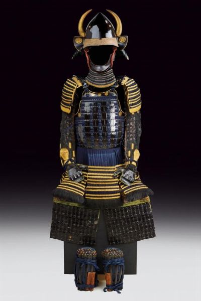 Nimai-do Gusoku con Shiinomi-nari Kabuto (armatura da samurai)  - Asta Rare Armi Antiche e Militaria da tutto il mondo - Associazione Nazionale - Case d'Asta italiane