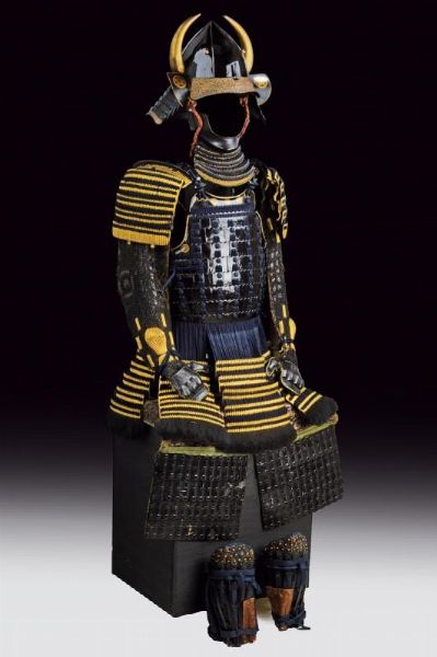 Nimai-do Gusoku con Shiinomi-nari Kabuto (armatura da samurai)  - Asta Rare Armi Antiche e Militaria da tutto il mondo - Associazione Nazionale - Case d'Asta italiane